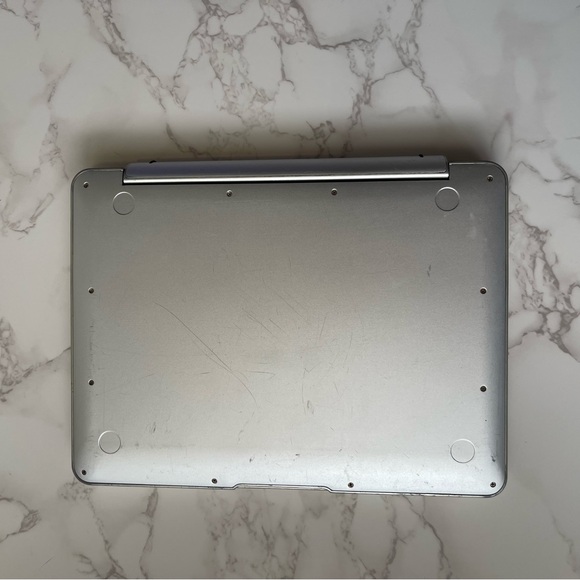 Apple iPad White/Rose Gold 32GB with Bluetooth Keyboard Case (silver/white) - Picture 14 of 14